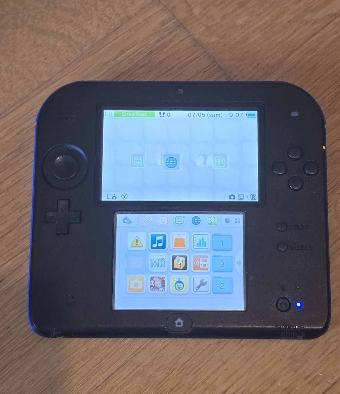 Nintendo Console: Console Nintendo 2DS noire/bleu – Usato da Genève venduto da MariaS2 1