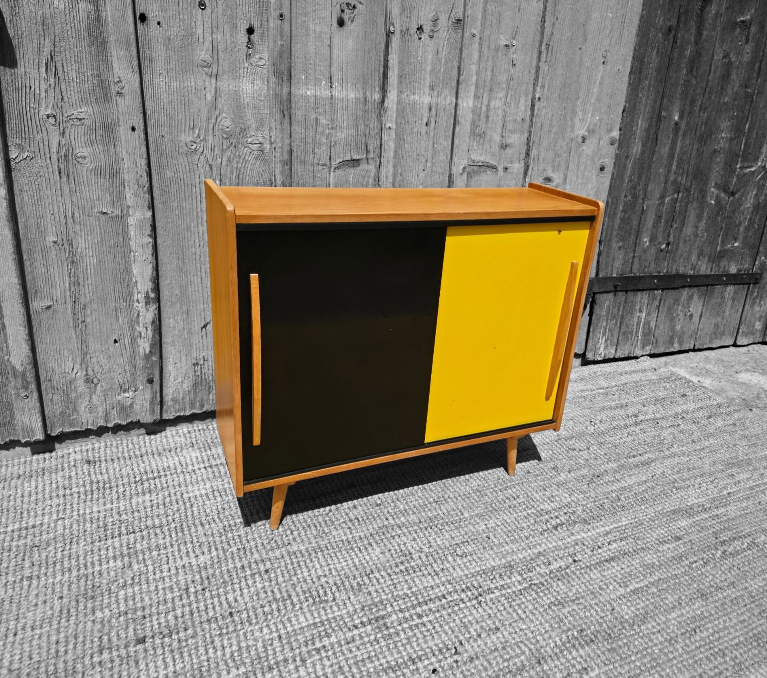 Kommoden: Schiebetüren Sideboard 50er Pago style restauriert – Gebraucht aus Haslen AI von Vintagelix