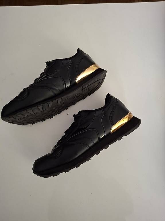 Scarpe da donna:  schwarz / gold Turnschuhe Nr.38 – Usato da Effretikon venduto da CorneliaM03