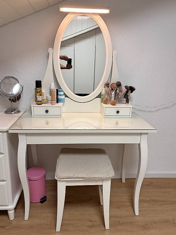 Tavoli da trucco: Schminktisch, Kommode und Hocker – Usato da Glarus venduto da fam_qkb9 1