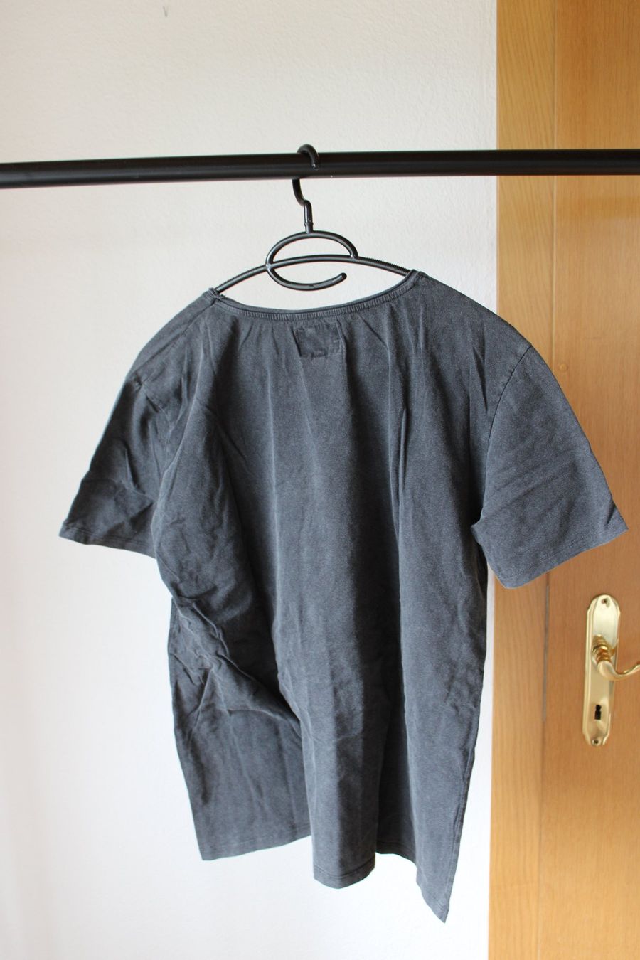 T-shirts: T-Shirt grau mit Print – D'occasion à Hombrechtikon par lehnerrr 2