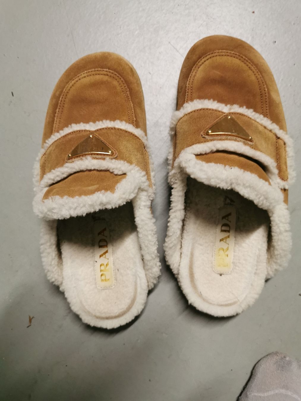 Prada Scarpe da donna: Prada Slippers aus wildleder gr36. 5 – Usato da Mühlethurnen venduto da GaspAnita 3