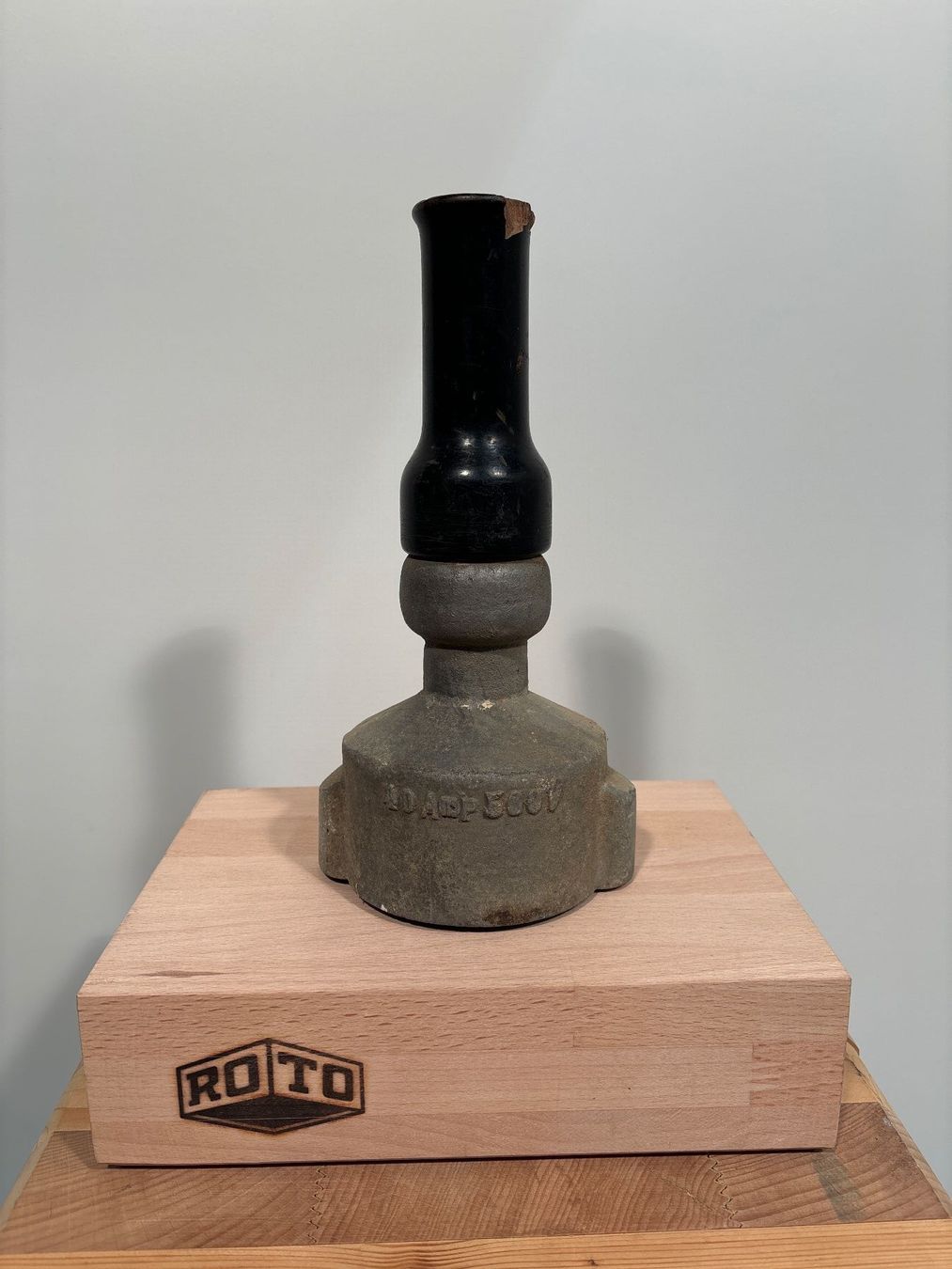 Stecker: Alter 500 Volt Elektro Stecker Vintage – Gebraucht aus Winterthur von