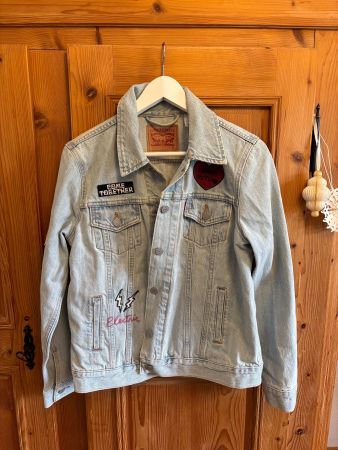 Levi's Denim-Jacke mit Patches in S