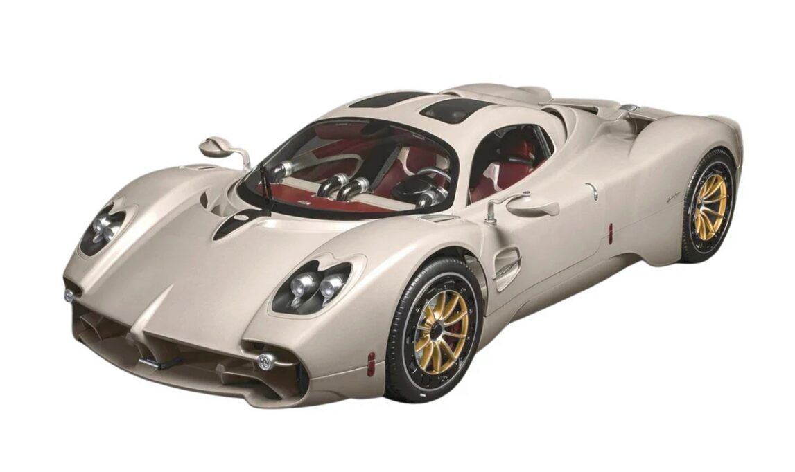 Pocher Modellini d'auto: PAGANI UTOPIA 1:8 GROSSMODELL VON POCHER – Nuovo e nell'imballaggio originale da Erlenbach i. S. venduto da MB-Next-Level 2