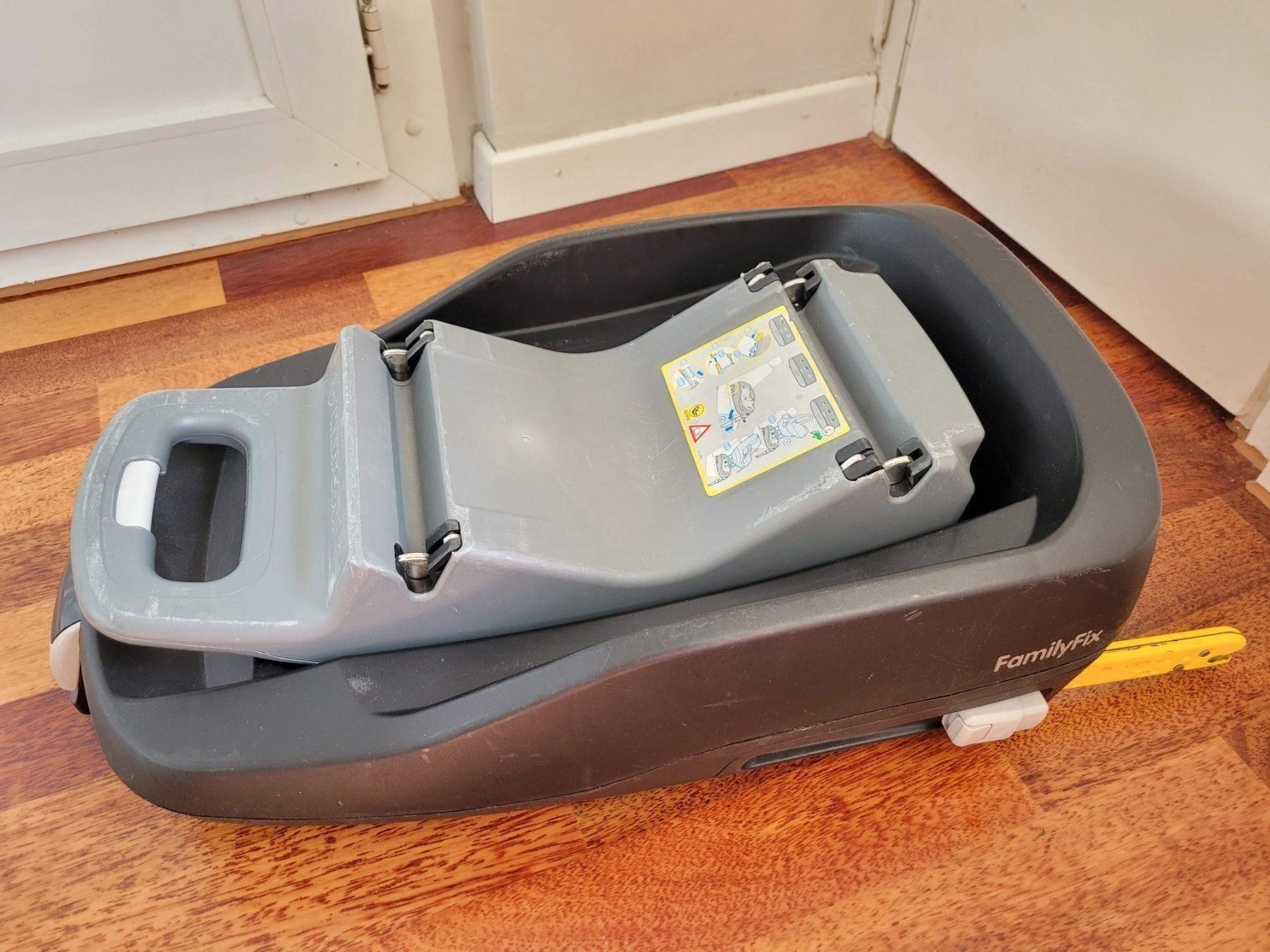 Auto-Kindersitze: Maxi Cosi Family Fix Station – Gebraucht aus Herrliberg von Jummi