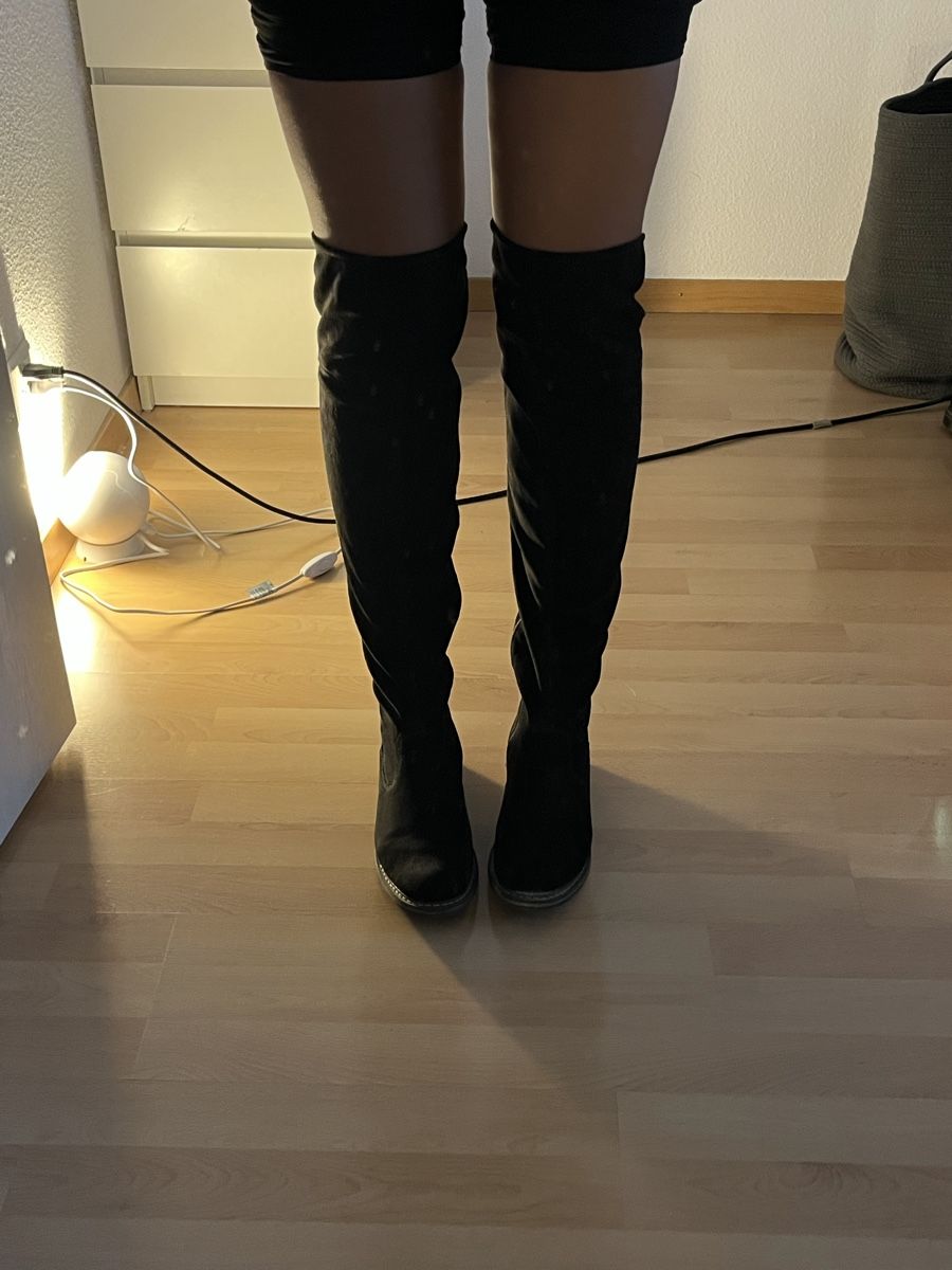 Damenschuhe: Knie hohe Stiefel  – Gebraucht aus Zürich von alyaneee 1