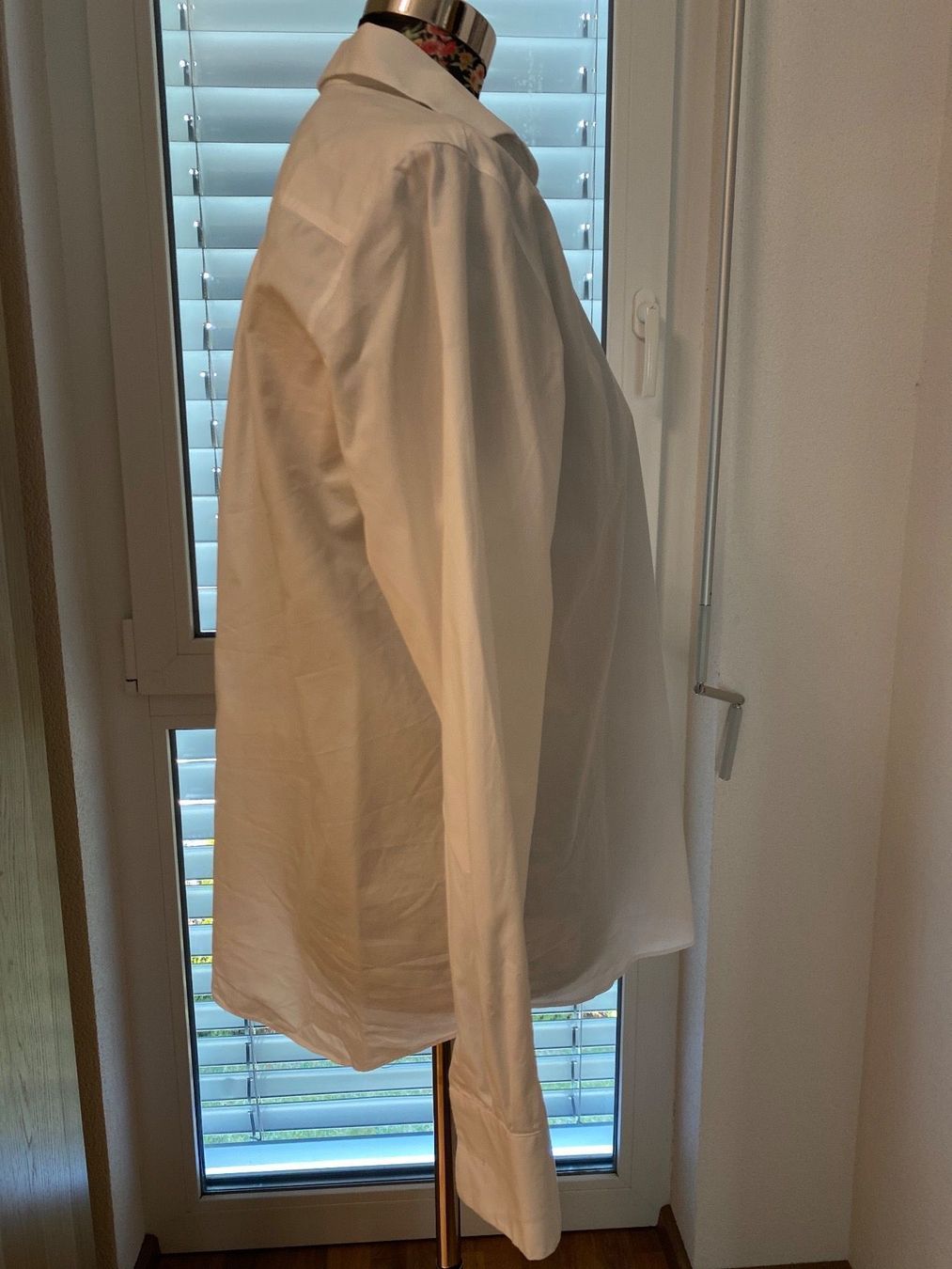 Valentino Camicette: Weiße Bluse Valentino Größe 44 – Usato da balsthal venduto da davidbalsthal23 2