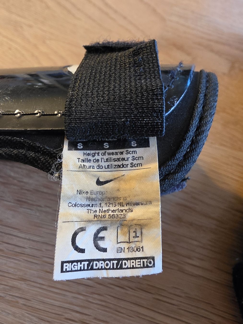Nike Protezioni & Imbottiture: Schienbeinschoner Nike Grösse S Kinder – Usato da Bergdietikon venduto da Staphylococcus 2