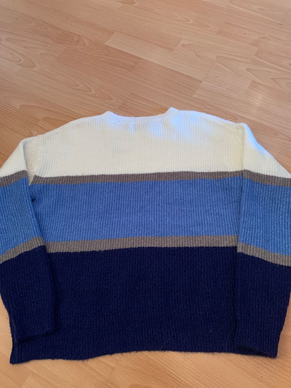 Maglioni & Felpe: Joli pull chaud Kiabi taille xs – Usato da MEYRIN venduto da Gwendo10 1