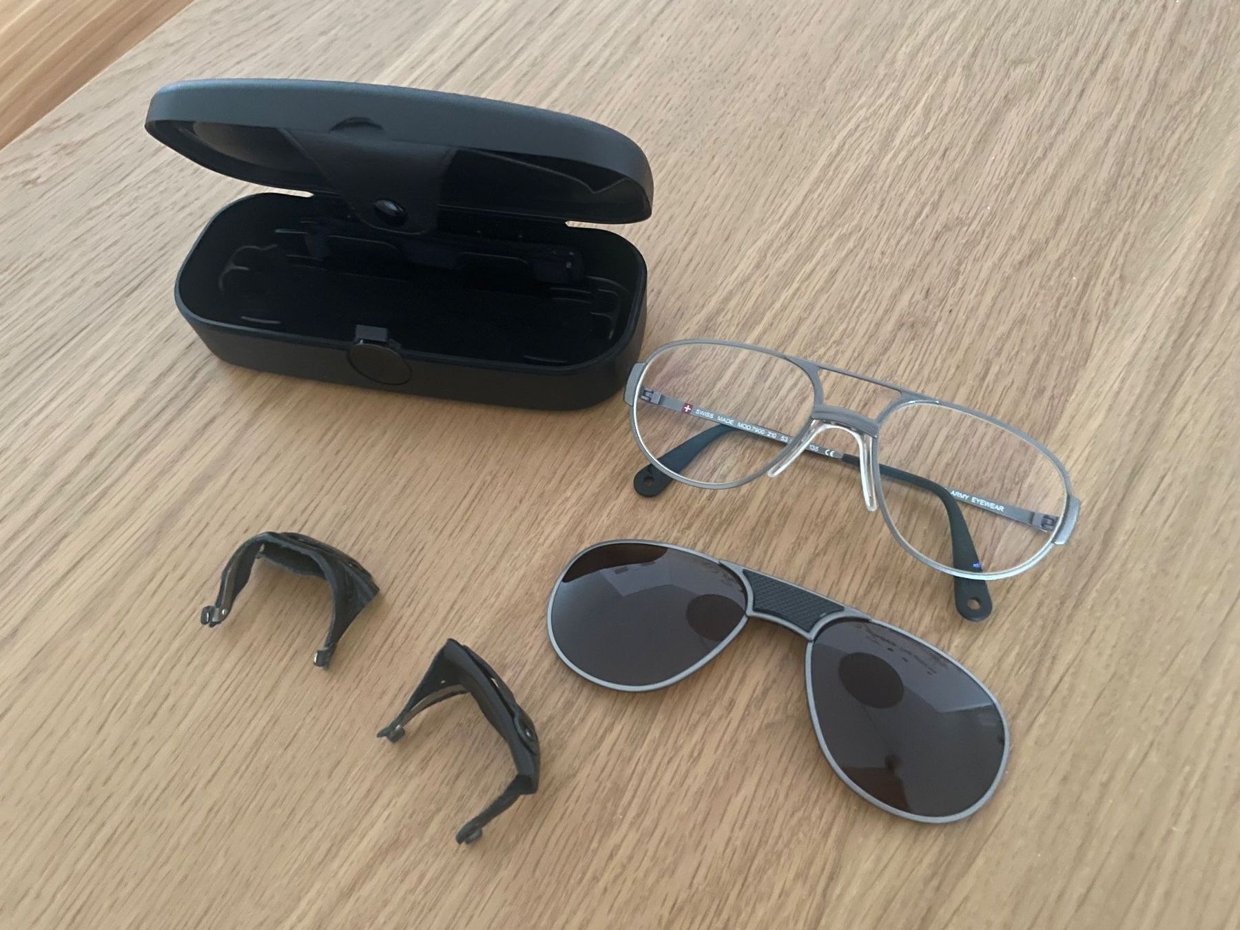 Occhiali & Lenti: Original Schweizer Armee Brille / Kampfbrille Mod.7900-210 – Usato da Winkel venduto da Kade50
