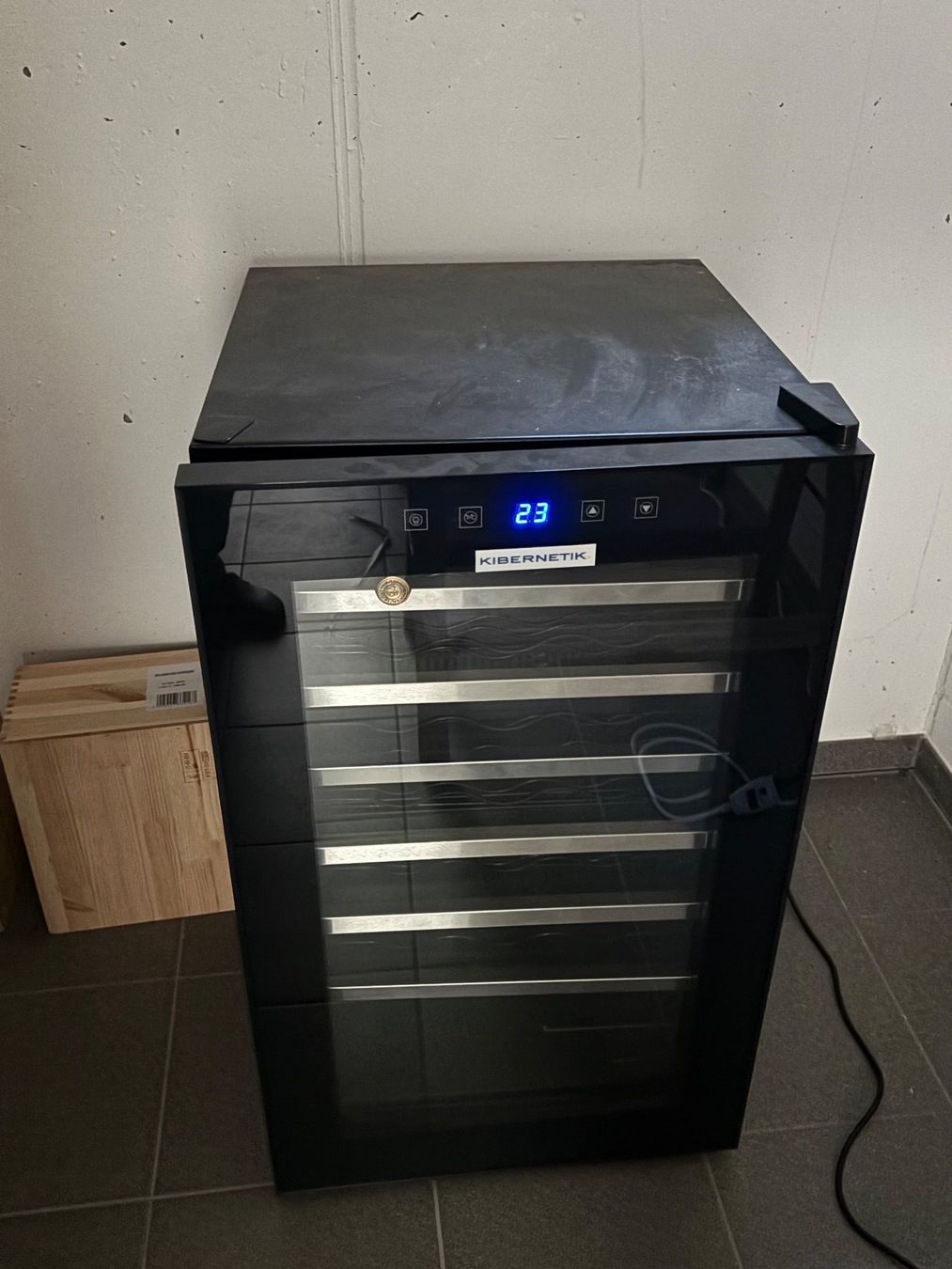 Réfrigérateurs: Weinklimaschrank Kibernetik M 4801 – D'occasion à Eggersriet par edendil 4