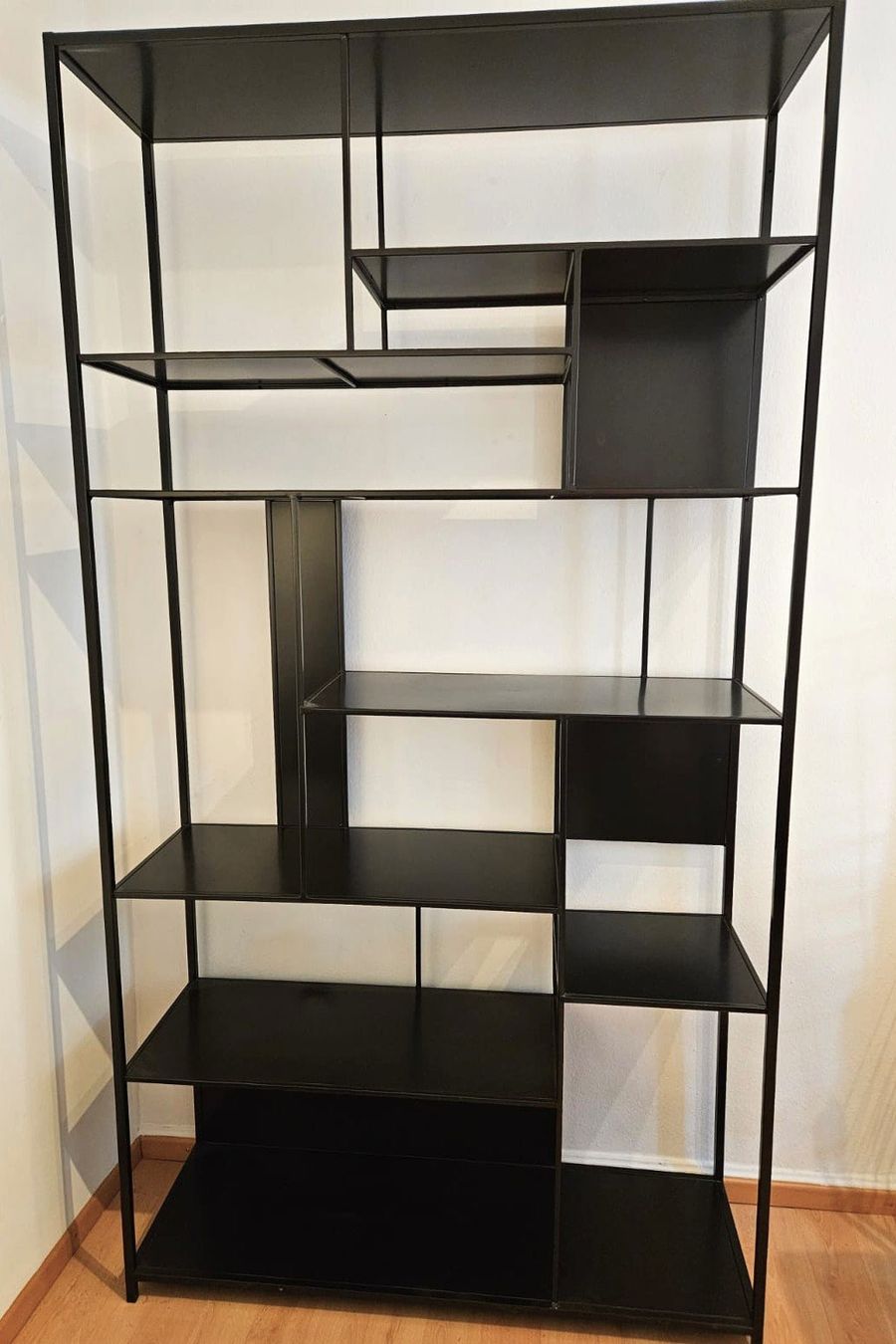 Scaffali: Stylisches schwarzes Stahlregal – Usato da Zürich venduto da LaTallia