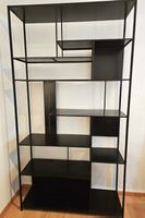 Stylisches schwarzes Stahlregal