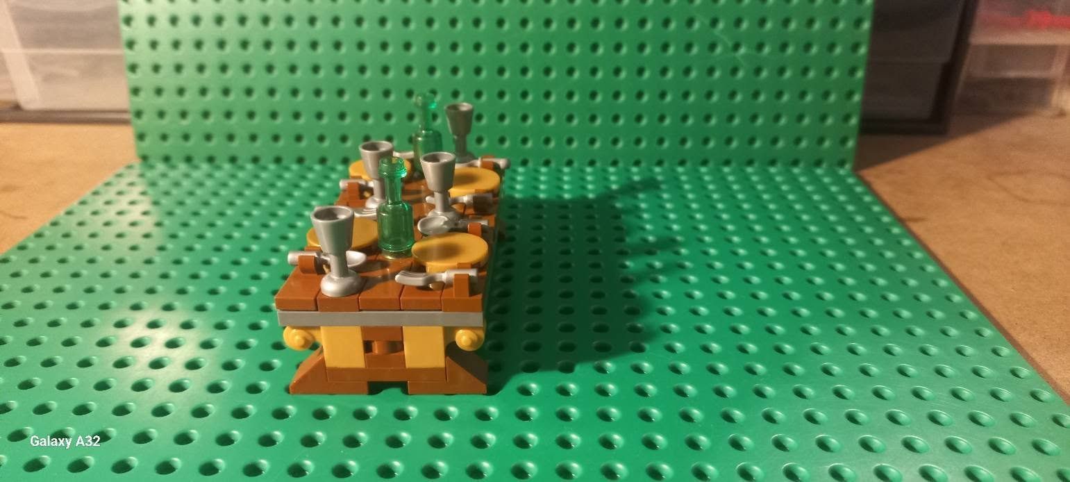 Lego Spielzeuge: La table à manger médiévale Lego – Gebraucht aus La tour de treme von Legocreation82 4