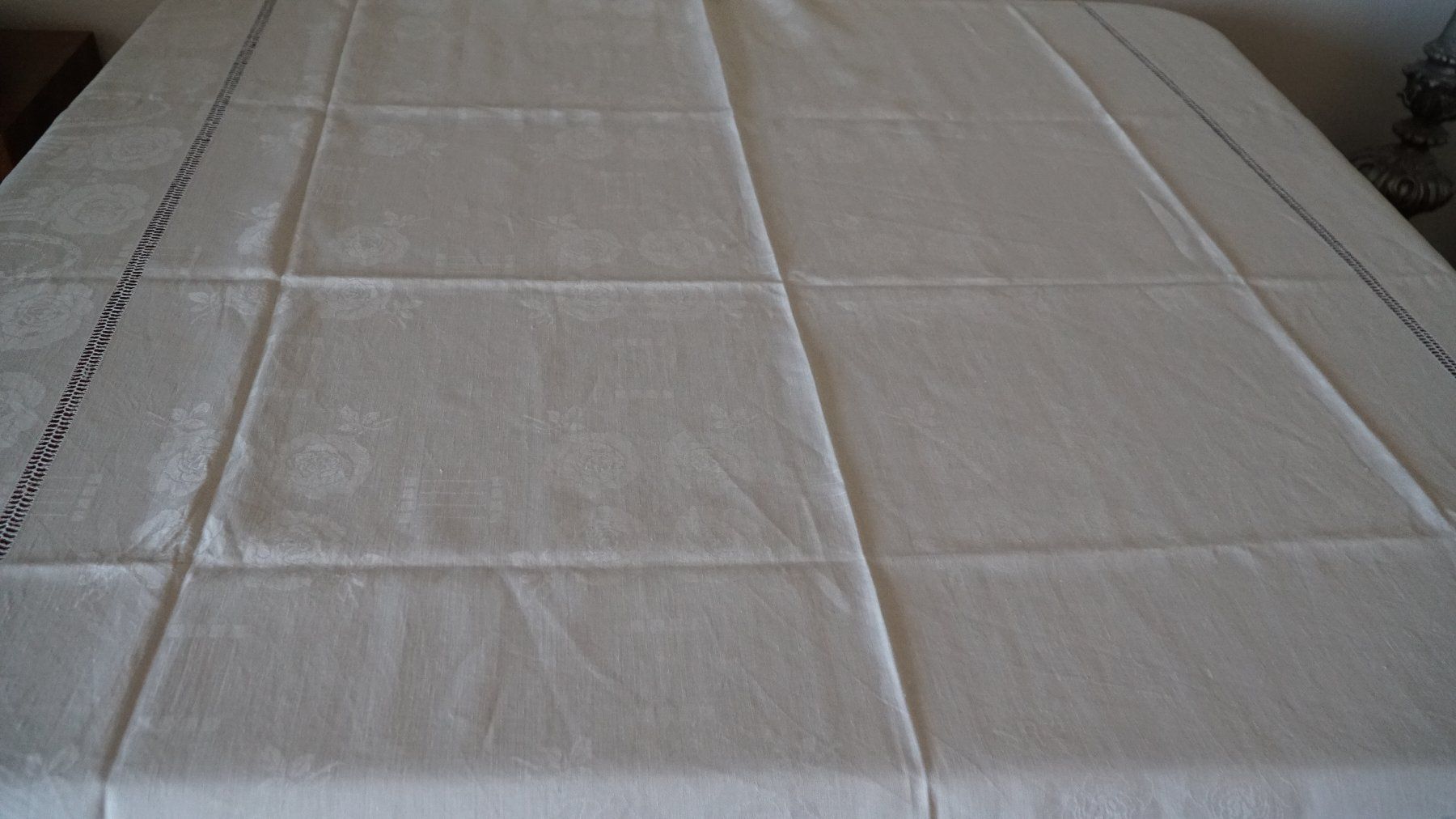 Sonstige Tischwäsche: Seiden Damast Tischdecke 250x160cm – Gebraucht aus Bern von Antikbatik 5
