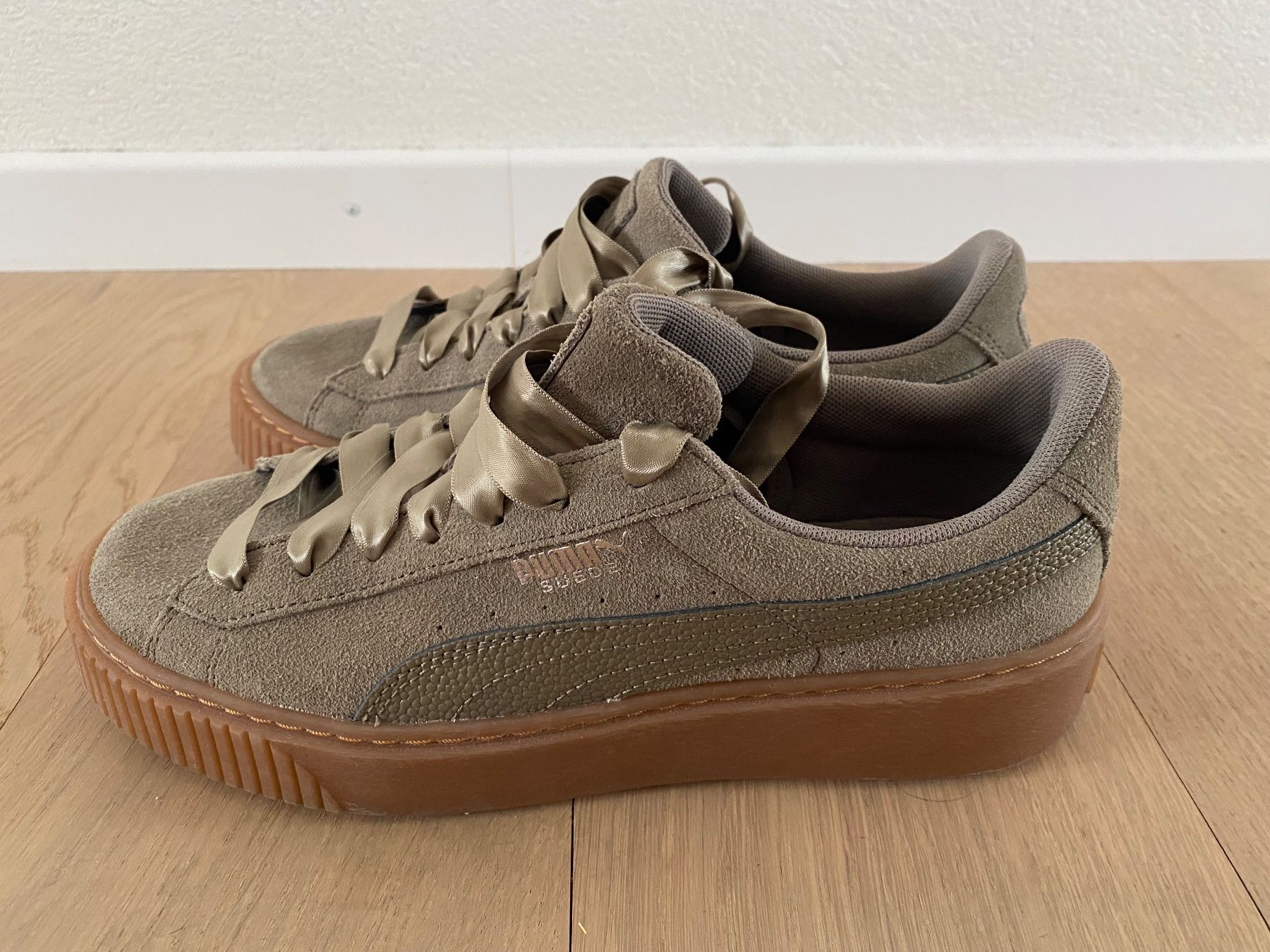 Puma Damenschuhe: Puma Suede olivegrün (Gr. 39) – Gebraucht aus Schlieren von vivid_wrld 1