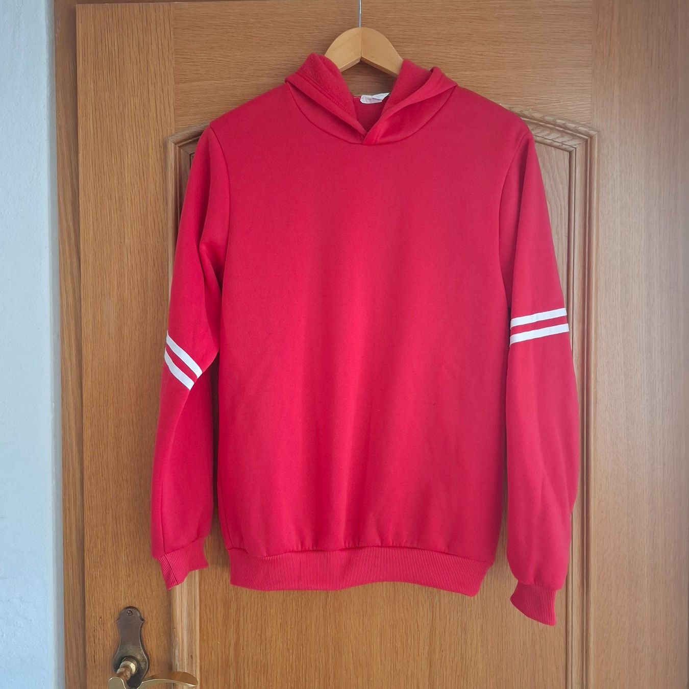 Pulls et sweat-shirts: Jungen Kapuzenpulli, rot, Gr. 170 – D'occasion à Sisseln AG par Tropea4334