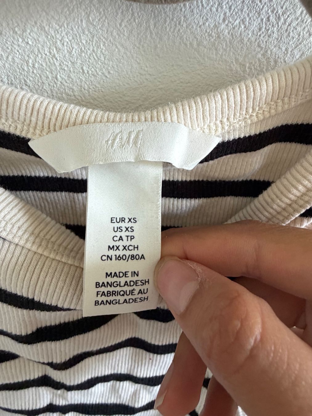 H&M Top: H&M White and blank strips tank top – Usato da Winterthur venduto da 200_g8ht 2