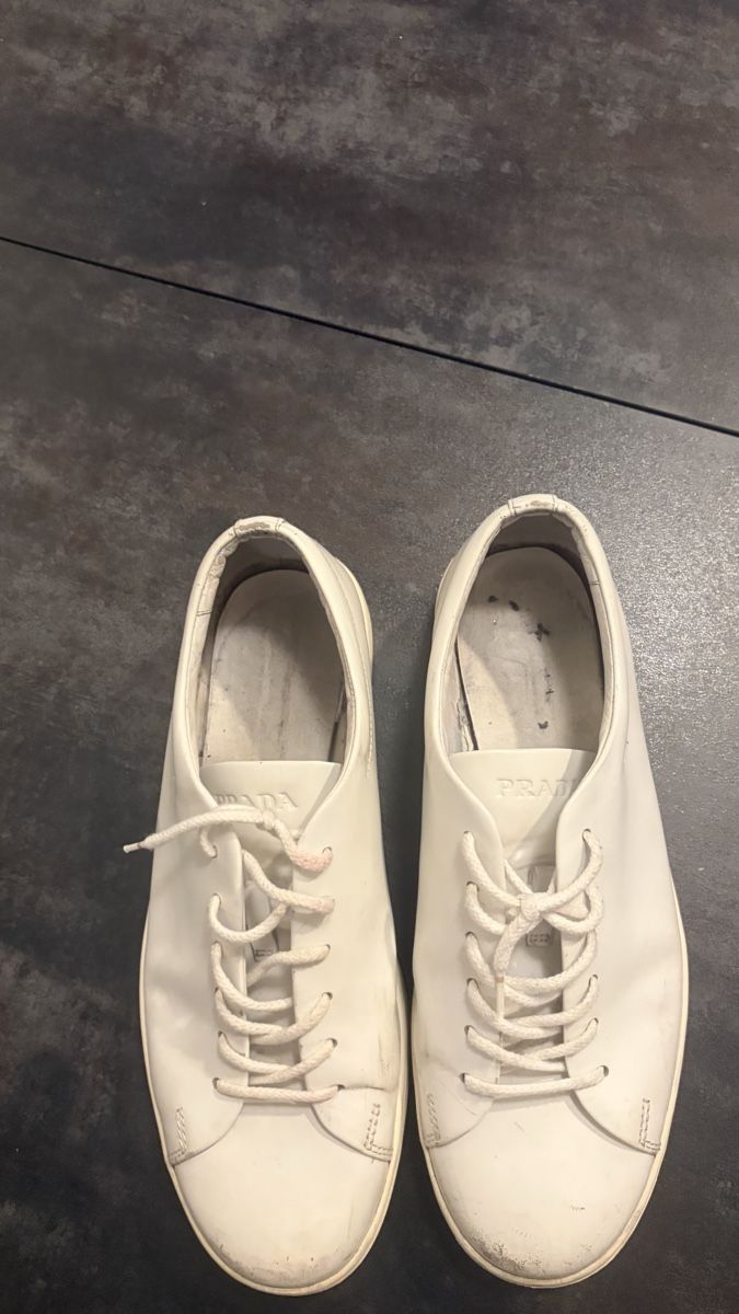 Prada Scarpe da uomo: Prada White Leather Sneakers – Usato da Zürich venduto da mat_bcg2
