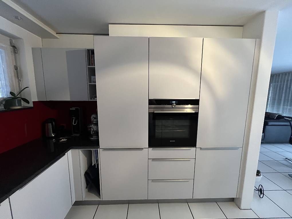 Cucine complete: Moderne Einbauküche mit Granitabdeckung & Geräten – Usato da Erlinsbach venduto da Sphair01 3