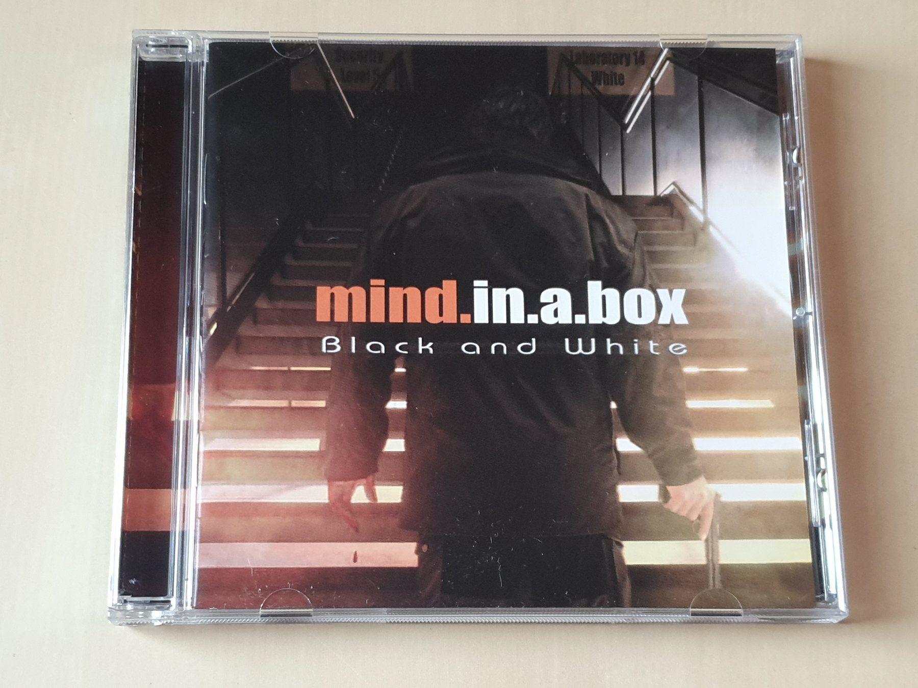CD: mind.in.a.box Black and White – Usato da Stansstad venduto da collectorsshop