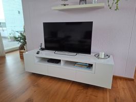 Elegantes TV-Möbel, hochglanz-weiss