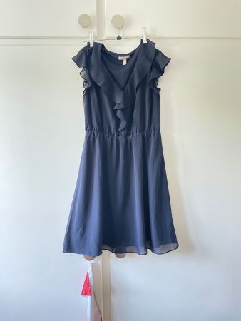 Schickes, leichtes Sommerkleid mit Volants - Grösse S-M