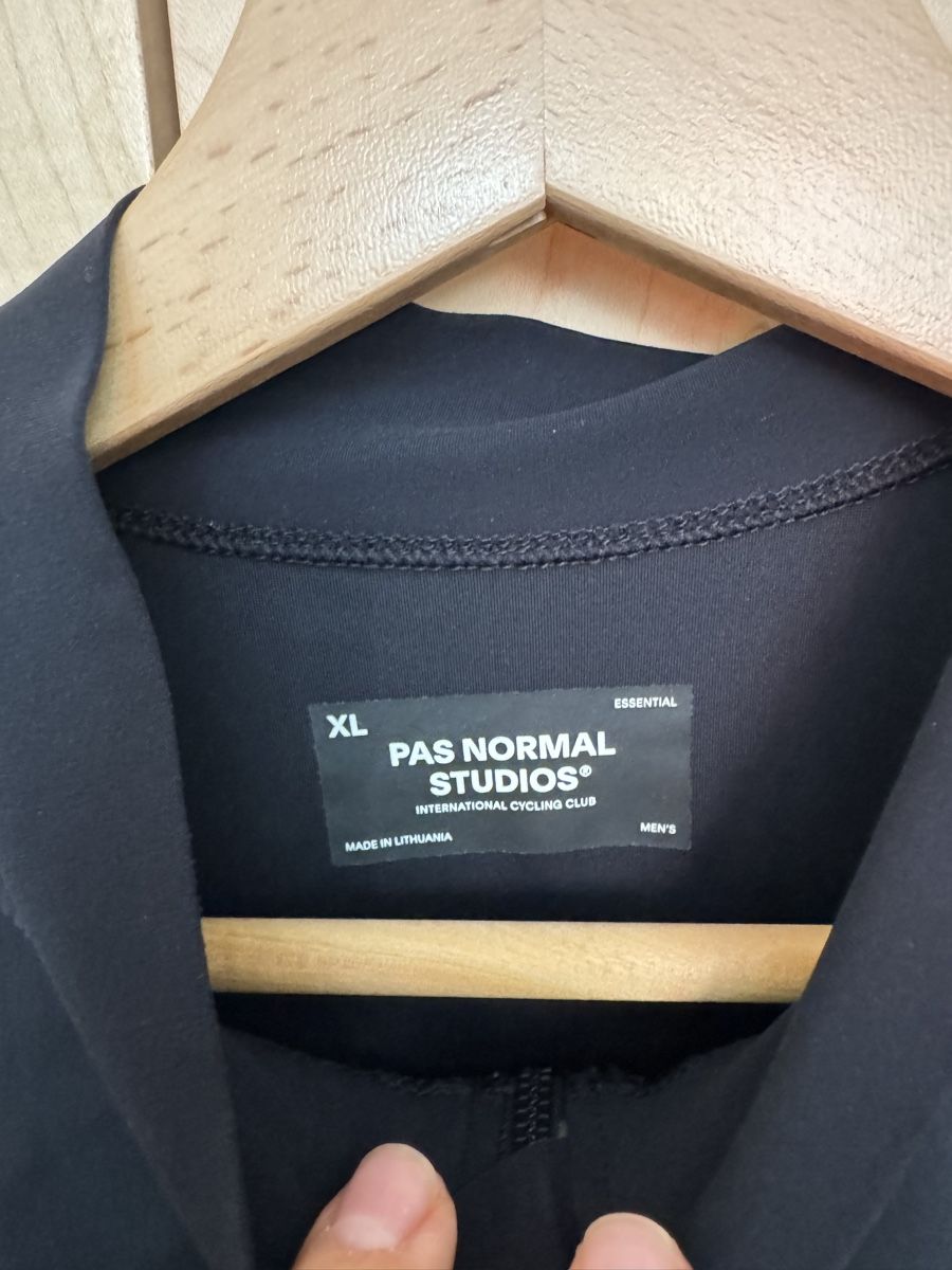 Pas Normal Studios Canottiere & Pantaloni: Pas normal studios PNS mens essential trikot size xl – Usato da Zürich venduto da gva_r9gs 1