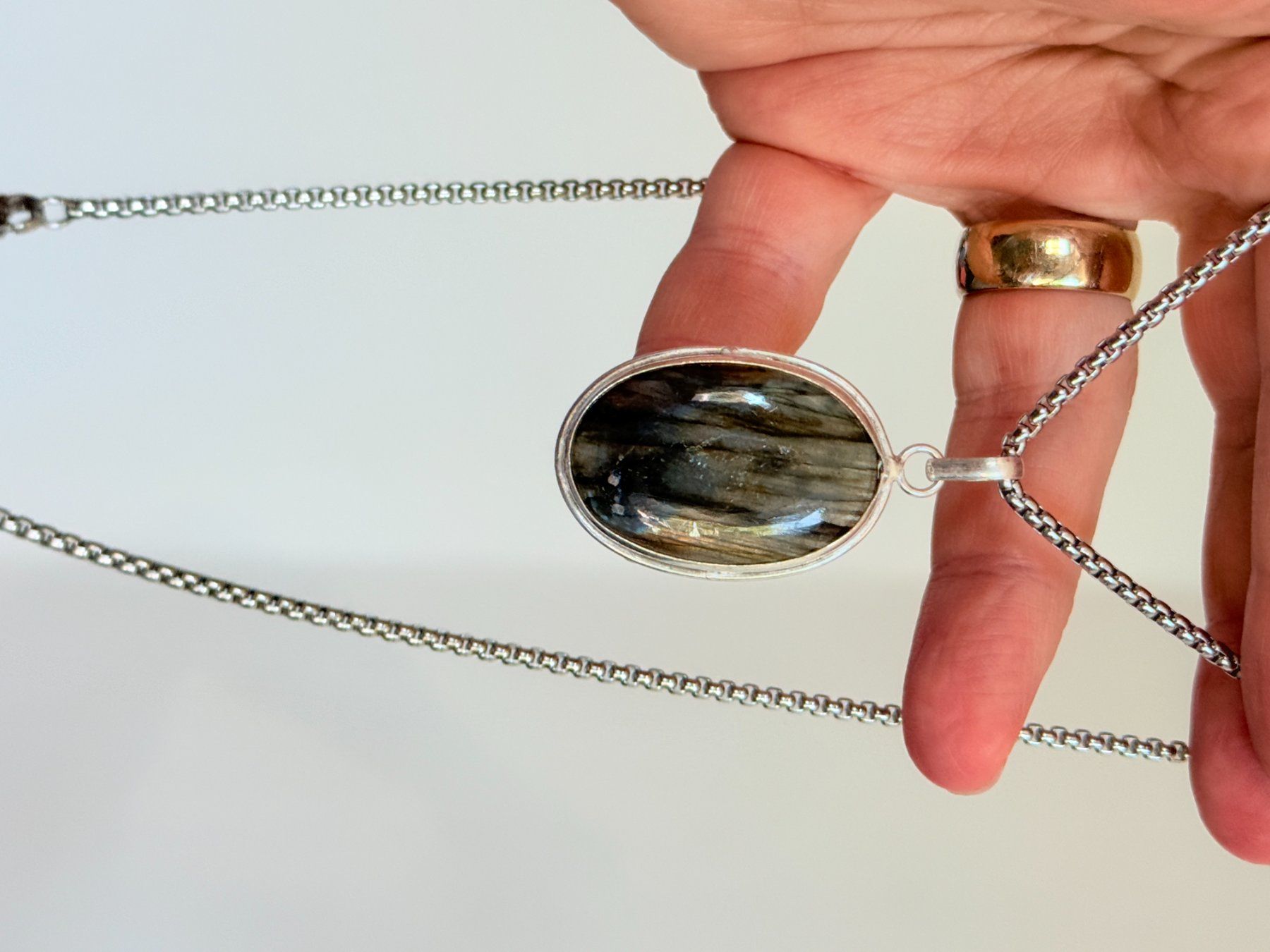 Catenine: Collier vintage avec pendentif pierre Labradorite – Nuovo e nell'imballaggio originale da Genève venduto da AWWA 2