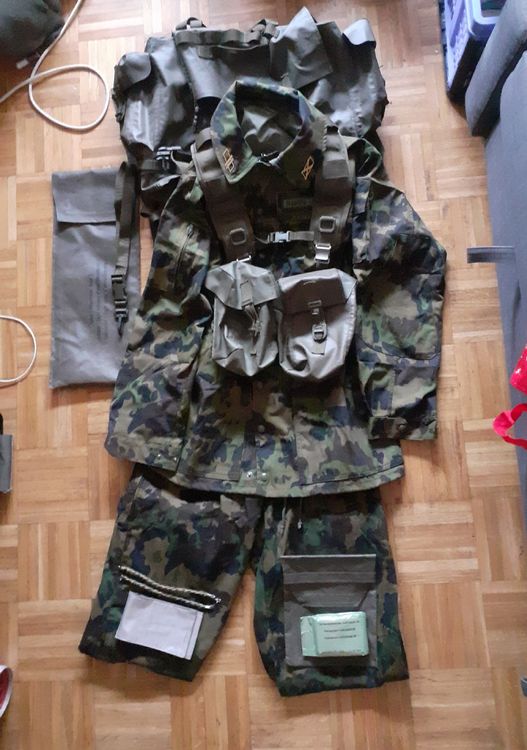 taz 90 uniforme (Neu (gemäss Beschreibung)) in Thônex für CHF 235 – mit ...