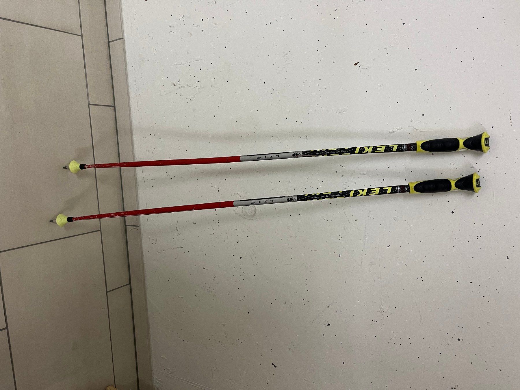 Leki Bâtons de ski: LEKI Worldcup Lite S Skirennstöcke gebogen – D'occasion à Unterägeri par Nordoststurm
