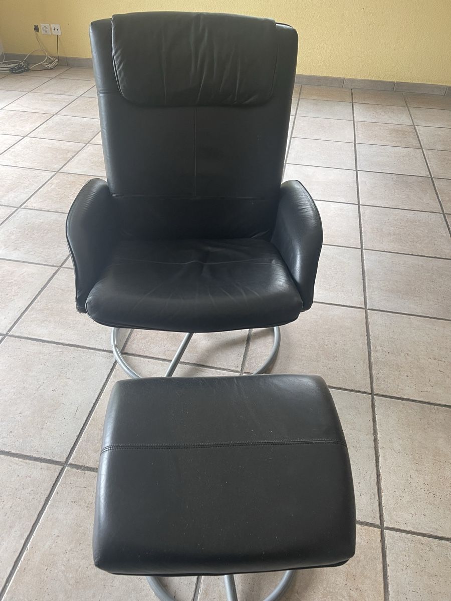 Poltrone: Relexsessel drehbar mit Hocker, Leder – Usato da Oberlunkhofen venduto da Ferienengel 2