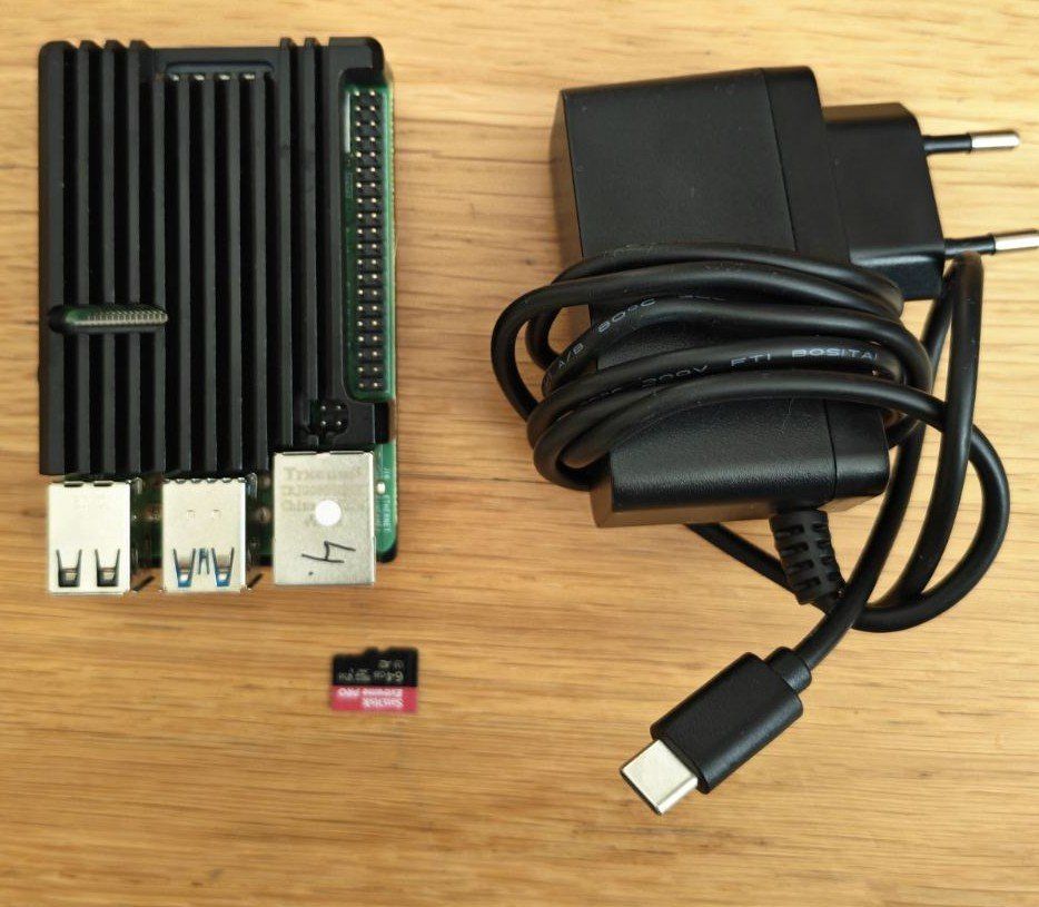 Raspberry Pi PCs: Raspberry Pi 4 Model B (4GB RAM) – Gebraucht aus Niederhasli von Dany75