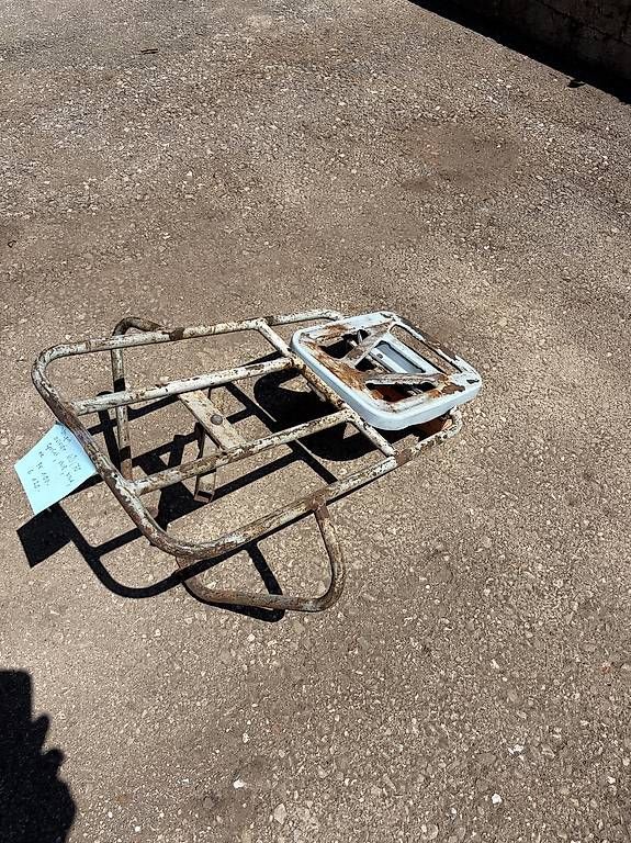 Tutti pezzi di ricambio per scooter: Vespa-Gepäckträger alt – Usato da Mézières FR venduto da Bourdon