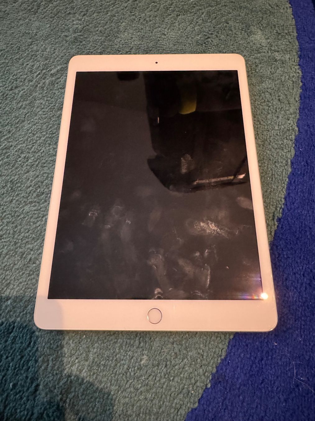 Apple Tablet PC: Apple iPad 7 Generation – Defekt aus Adliswil von Busys