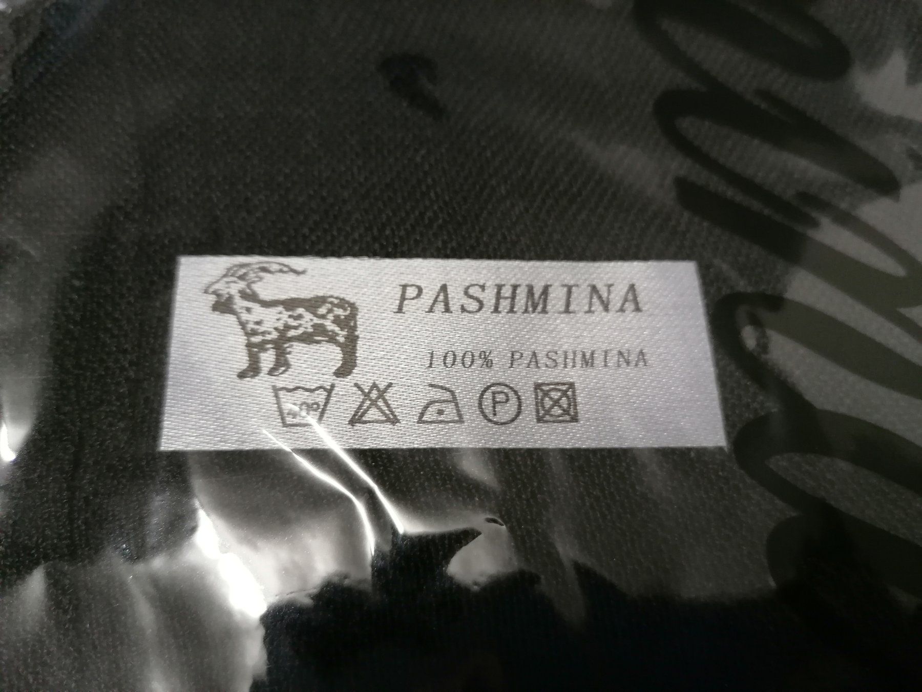 Foulard & Sciarpe: Weiche Pashmina Schal schwarz – Nuovo e nell'imballaggio originale da Zollikofen venduto da Blackie 1