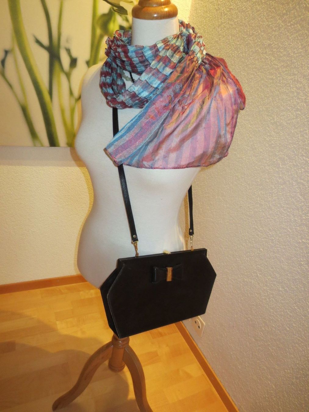 Taschen für Damen: Wunderschöne Lederhandtasche  -  Clutch – Gebraucht aus Männedorf von Livingston 1