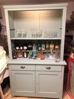 Alter Küchenschrank / Küchenbüffet