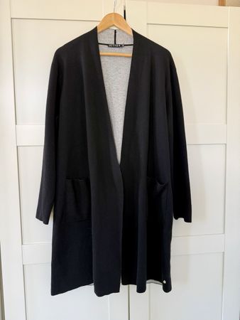 JETTE Longcardigan / Strickmantel schwarz-grau, Grösse 46 – 