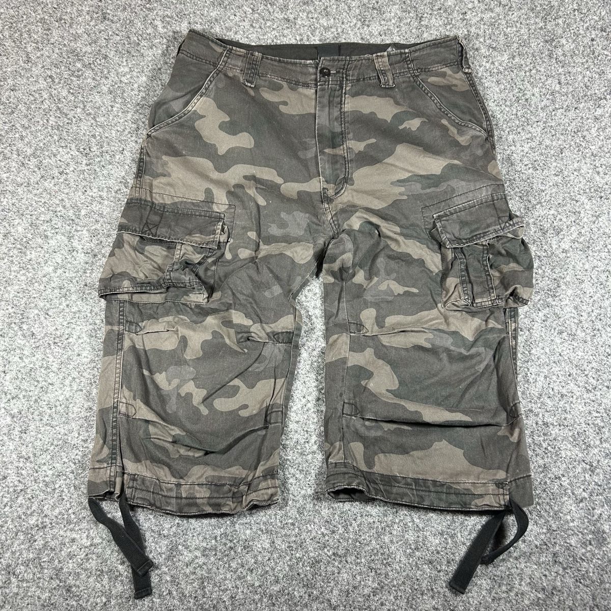 Pantaloni: Camo short cargo XL – Usato da La Sagne NE venduto da Matlasape