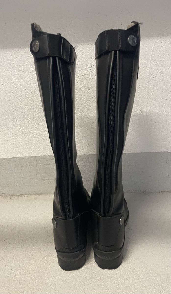 Scarpe per ragazzi: Gefütterte Reitstiefel – Usato da Hellbühl venduto da Forny1 2