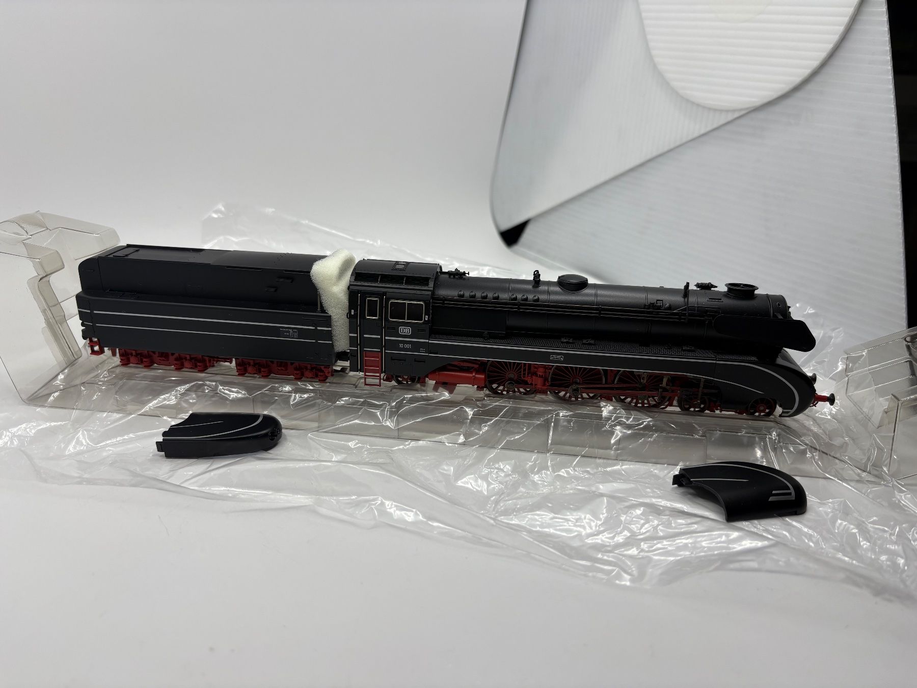 Märklin Modellini di ferrovie: Märklin DB BR 10 001 2/C/1 Digital H0 – Nuovo e nell'imballaggio originale da Forch venduto da Hanimann-Robinson