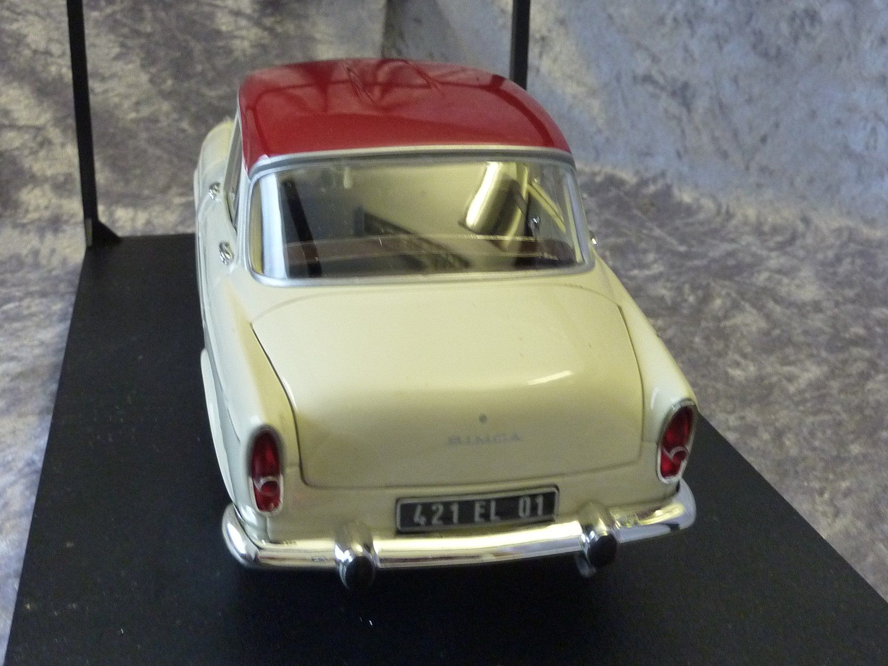 Simca Modellini d'auto: Simca Aronde P60  1:18 – Nuovo e nell'imballaggio originale da Dürrenäsch venduto da modellautos4you 4
