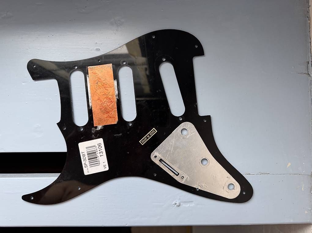 Pareti & Soffitti: stratocaster Pickguard – Usato da Zürich venduto da tuffcookie 1