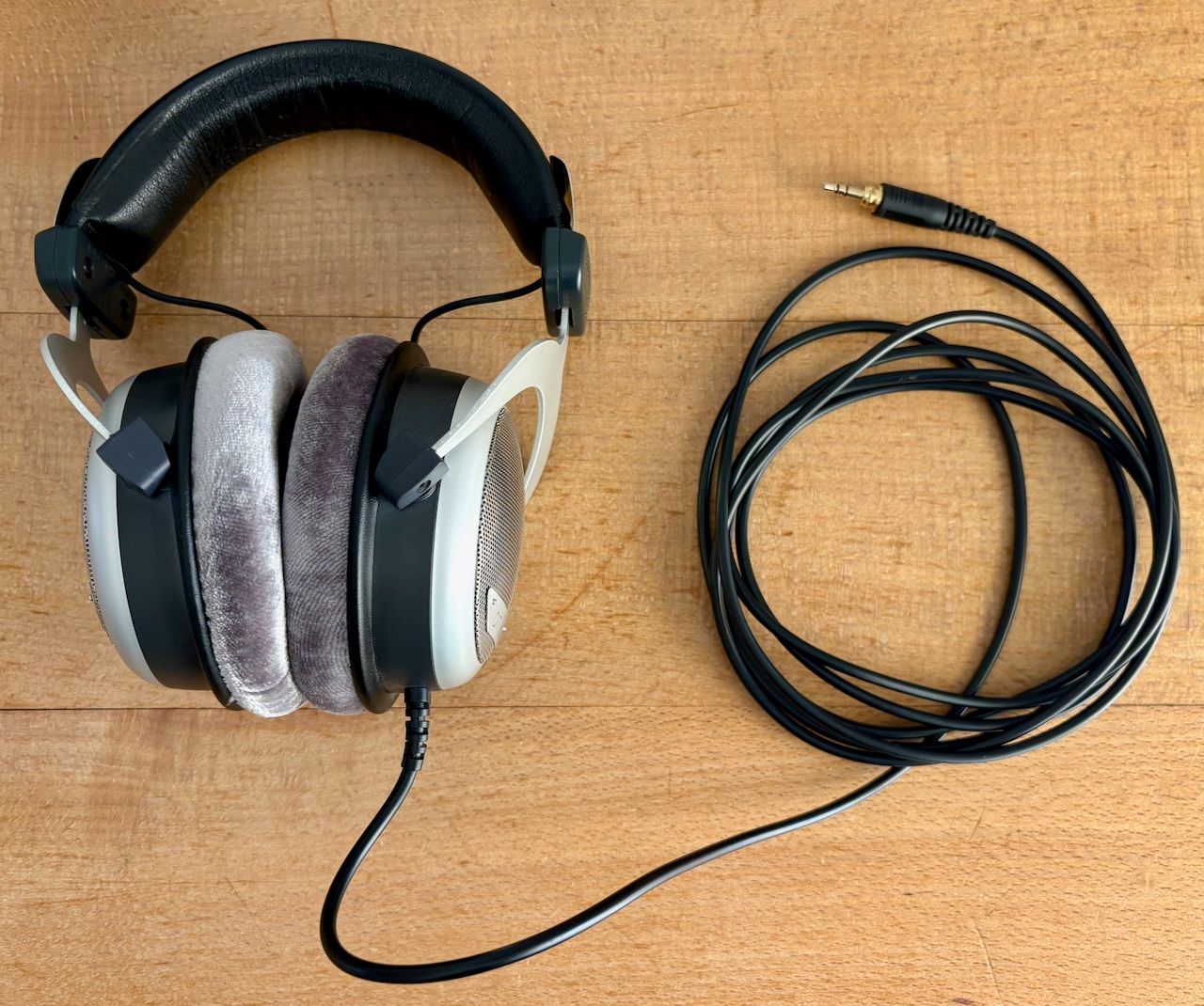 Beyerdynamic Kopfhörer: Beyerdynamic DT 880 Studio-Kopfhörer halboffen – Gebraucht aus Zürich von SierraKilo 1