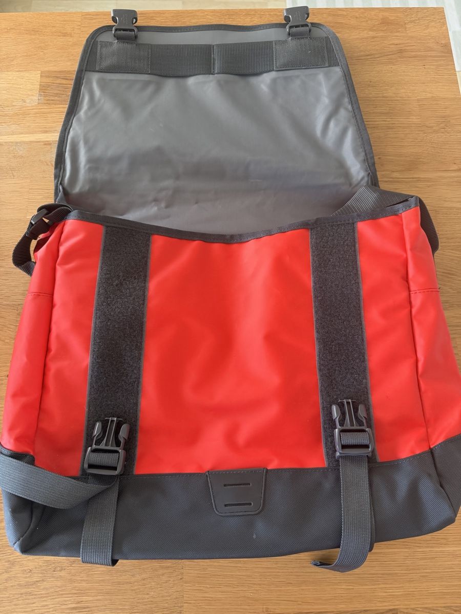 North Face Sacs à dos: The North Face Base Camp Messenger Bag – D'occasion à Zürich par Lorena.rgg 5