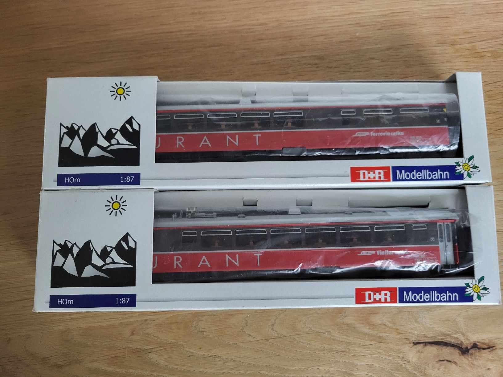D+R H0m 1:87 Rhb2両連接食堂車 H0m D+R RhB Doppelspeisewagen mit Beleuchtung (Neu (gemäss