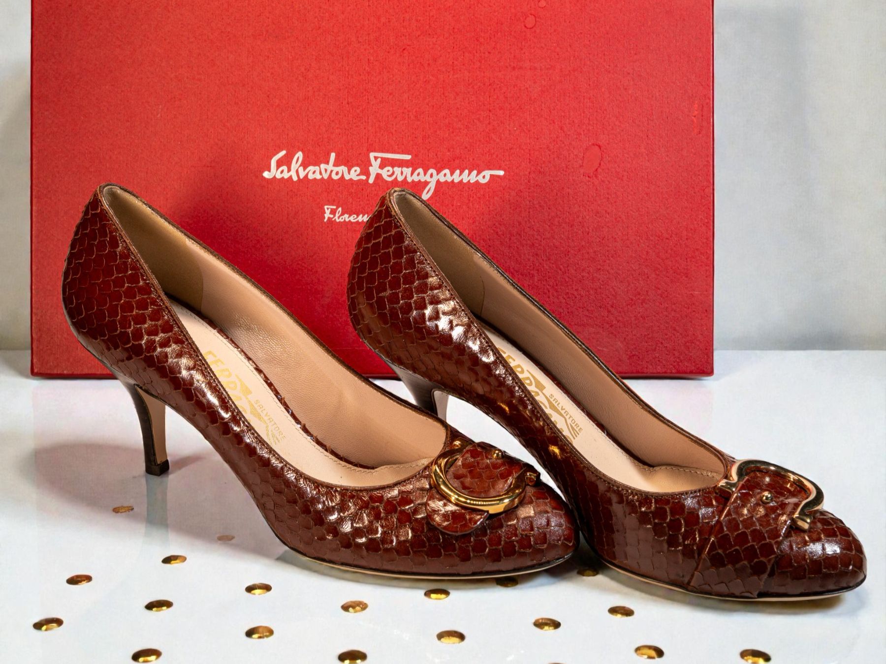 Salvatore Ferragamo Chaussures femmes: NEUE Salvatore Ferragamo  Gr.- 37 ½  Python-Pumps – Neuf avec emballage d'origine à Zürich par aa1_f58r 1