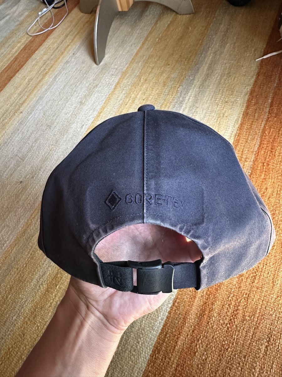 Copricapi, berretti & cappellini: Navy Blue Nanamica Gore-Tex hat – Usato da Villars-Burquin venduto da Iliasso 2